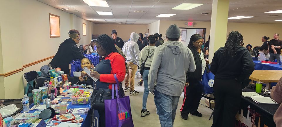 Buckeye Thrives volunteers greeting attendees